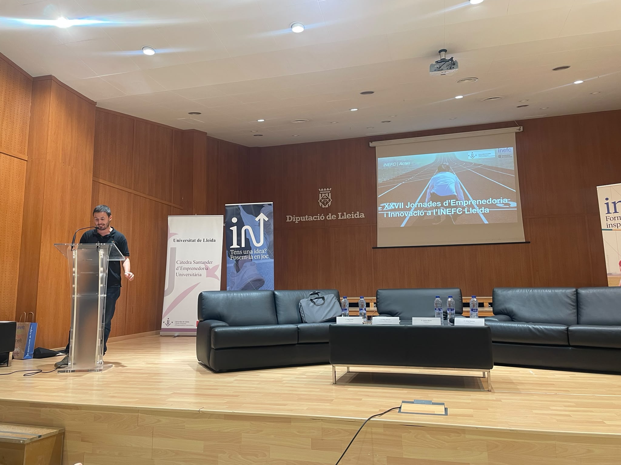 Jornada emprenedoria i innovació 14oct26.jpeg (283 KB)