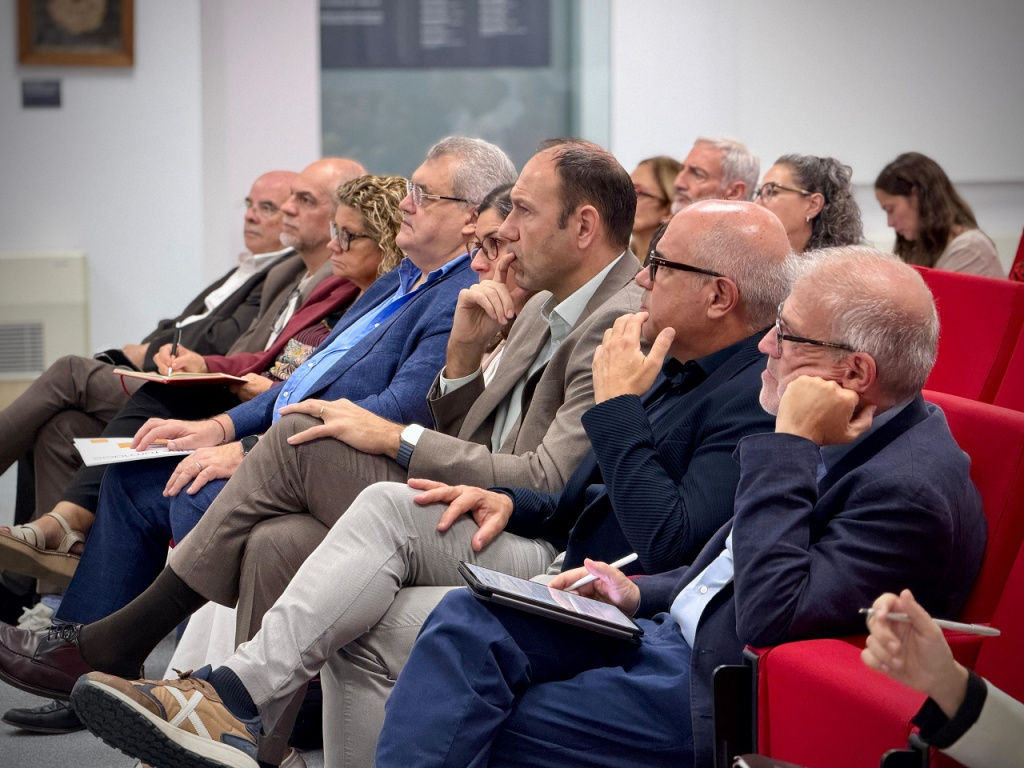 P�blic a la intervenci� de la Dra. Anna M. Puig